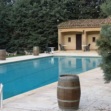 Western Domaine De Roquerousse 3* سالو دو بروفونْسْ