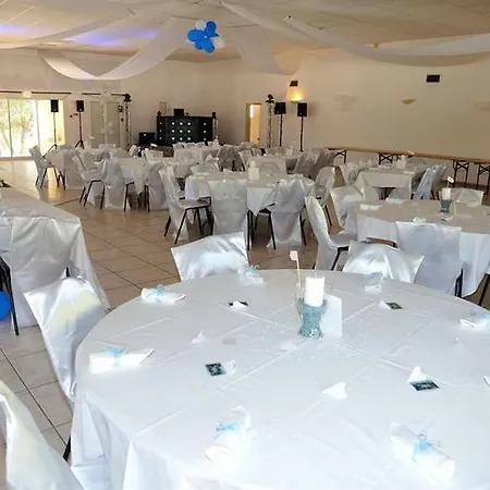 Western Domaine De Roquerousse 3* سالو دو بروفونْسْ