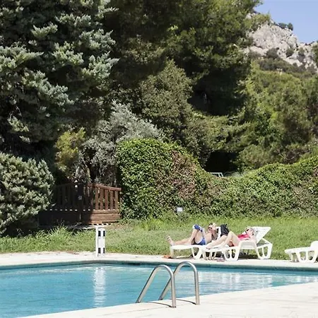 Western Domaine De Roquerousse فندق سالو دو بروفونْسْ